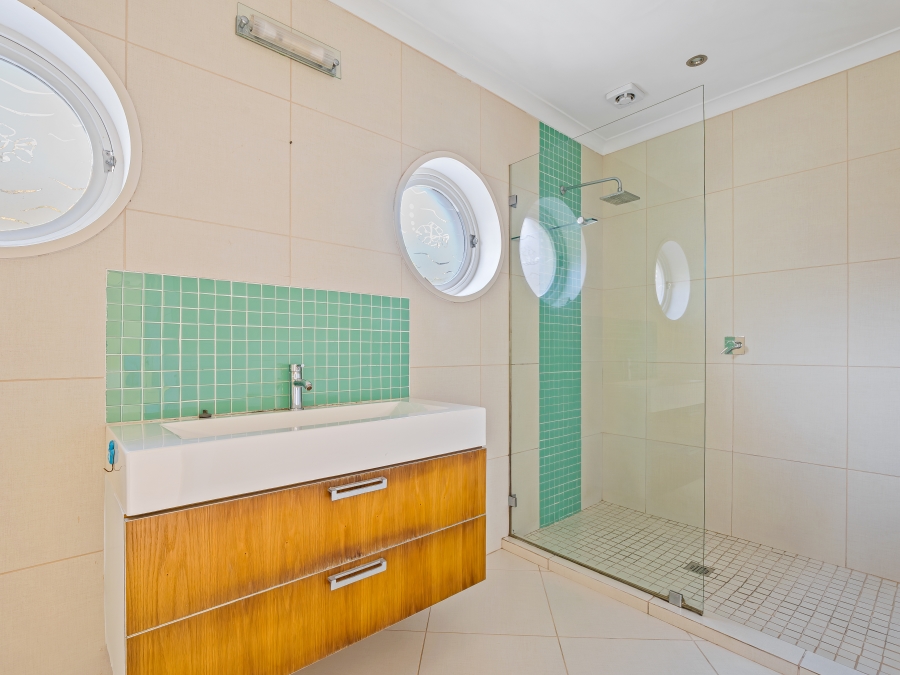5 Bedroom Property for Sale in Leisure Isle Western Cape
